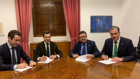 Garc&iacute;a Egea, Juanma Moreno, Francisco Serrano y Ortega Smith firman el acuerdo PP-Vox
