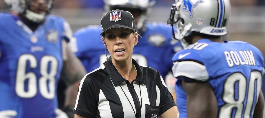 Sarah Thomas, en un partido de la NFL Sarah Thomas, en un partido de la NFL