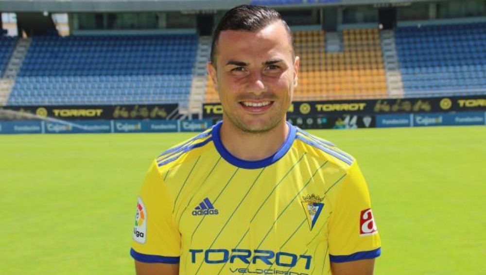 Karim Azamoum, en su presentación como futbolista del Cádiz CF.
