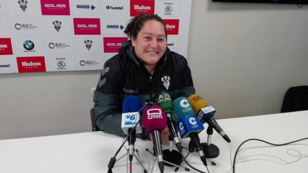 Milagros Martínez, primera entrenadora que llega a la Liga japonesa Milagros Martínez, primera entrenadora que llega a la Liga japonesa
