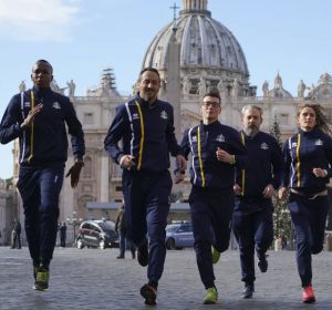 Integrantes de Vatican Athletics en la Plaza de San Pedro Integrantes de Vatican Athletics en la Plaza de San Pedro