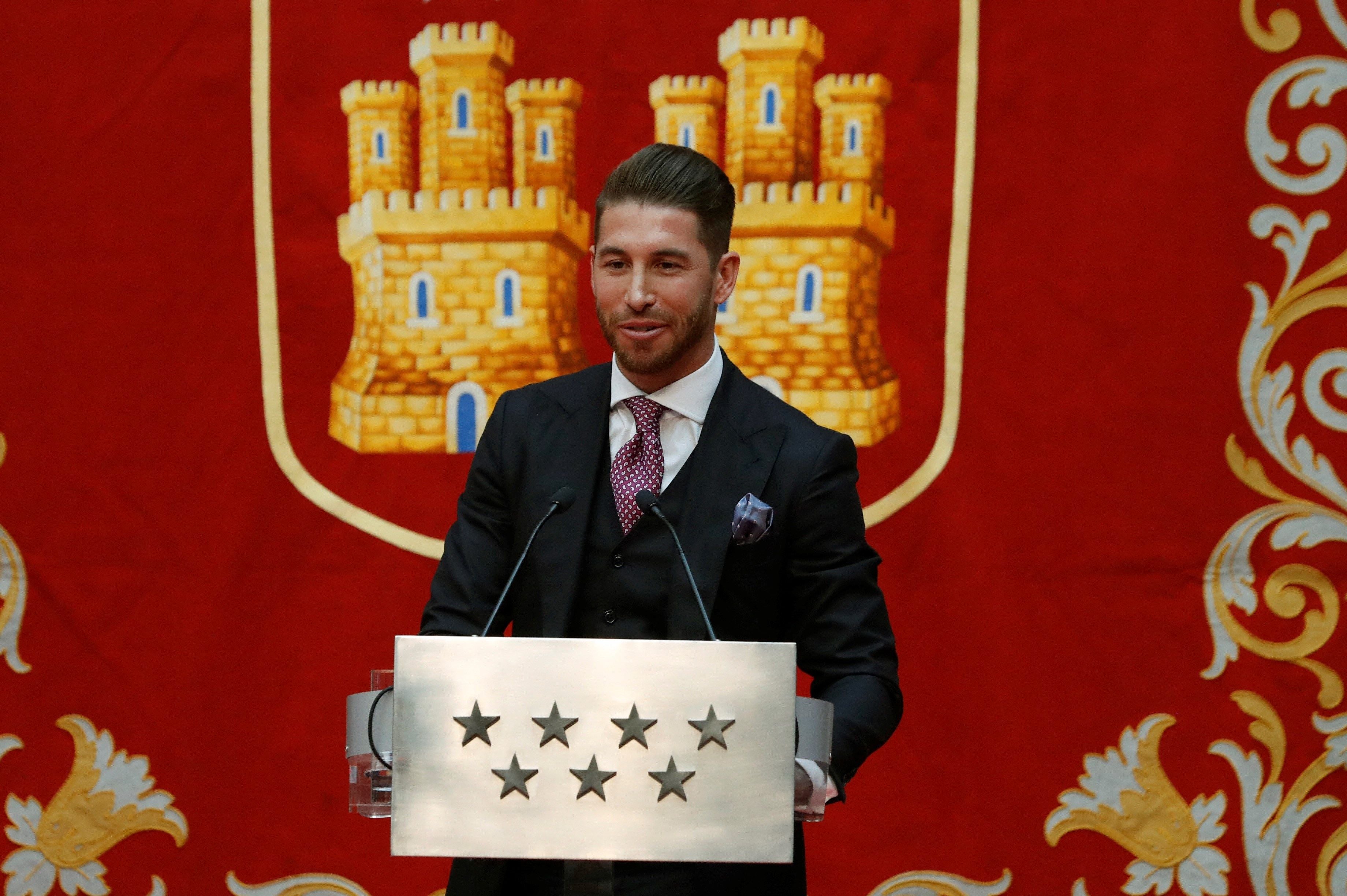 Sergio Ramos: "Estamos un poco distantes con el Bernabéu y nos tenemos que volver a fusionar" Sergio Ramos: "Estamos un poco distantes con el Bernabéu y nos tenemos que volver a fusionar"