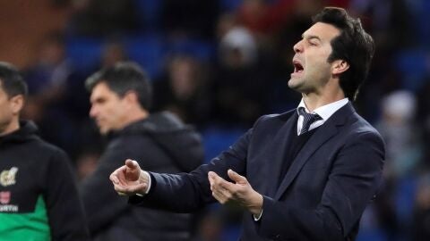 Solari da indicaciones en el partido contra el Legan&eacute;s
