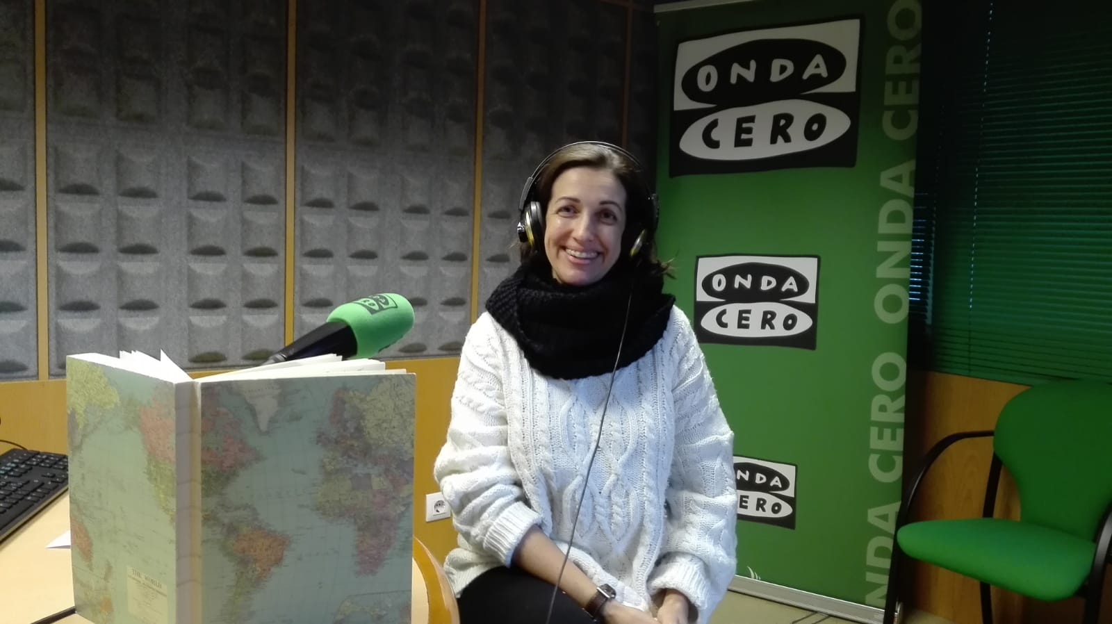 Encendemos la luz y olvidamos las formas con Carmen Quinteiro Encendemos la luz y olvidamos las formas con Carmen Quinteiro