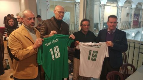 Homenaje a P&eacute;rez Canca, Pepelu, en M&aacute;laga