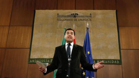El l&iacute;der del PP-A, Juanma Moreno, durante su comparecencia ayer en el Parlamento de Andaluc&iacute;a