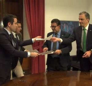Vox califica a Ciudadanos de prepotente por intentar distanciarse del pacto Vox califica a Ciudadanos de prepotente por intentar distanciarse del pacto