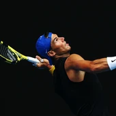 Nadal realiza un saque en su preparación para el Open de Australia Nadal realiza un saque en su preparación para el Open de Australia