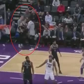 Luke Kennard, encarándose con sus entrenadores Luke Kennard, encarándose con sus entrenadores
