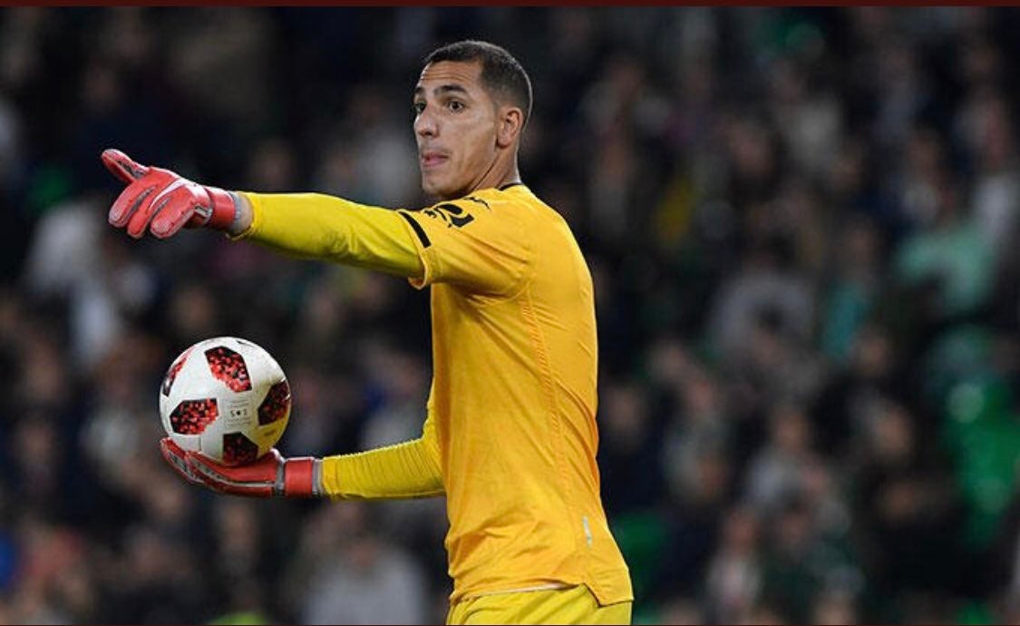 Joel Robles: "Voy a disfrutar unos minutos del empate, pero para mí ya ha empezado el derbi ante el Sevilla" Joel Robles: "Voy a disfrutar unos minutos del empate, pero para mí ya ha empezado el derbi ante el Sevilla"