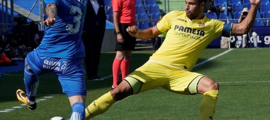Mario frena a un atacante del Getafe Mario frena a un atacante del Getafe