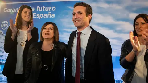 Pablo Casado junto a María José Sáenz de Buruaga En la presentación de las candidatas a la presidencia de Cantabria y al ayuntamiento de Santander