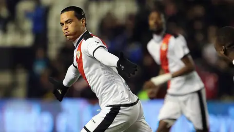 Raúl de Tomás celebra un gol con el Rayo Raúl de Tomás celebra un gol con el Rayo