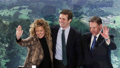 Pablo Casado en Oviedo junto a la candidata popular a la Presidencia del Principado, Teresa Mallada.