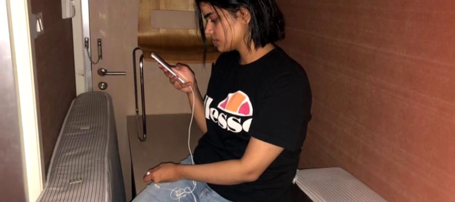 La joven saudí que huyó de su familia camino de Canadá para pedir asilo La joven saudí que huyó de su familia camino de Canadá para pedir asilo