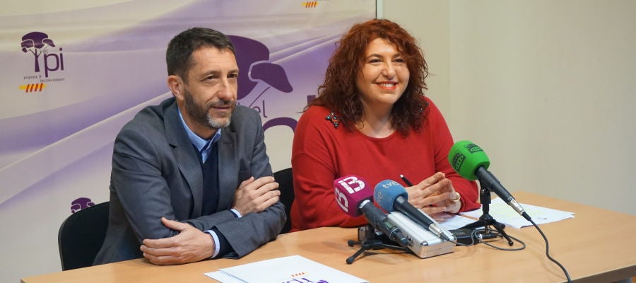 Antoni Amengual, jefe de campaña de Proposta per les Illes, junto a Maria Antònia Sureda, presidenta del Comité Electoral de El Pi. Antoni Amengual, jefe de campaña de Proposta per les Illes, junto a Maria Antònia Sureda, presidenta del Comité Electoral de El Pi.