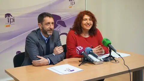 Antoni Amengual, jefe de campaña de Proposta per les Illes, junto a Maria Antònia Sureda, presidenta del Comité Electoral de El Pi. Antoni Amengual, jefe de campaña de Proposta per les Illes, junto a Maria Antònia Sureda, presidenta del Comité Electoral de El Pi.