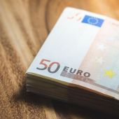 money cash stack bank note earn pile pay salary 1291090_643x397