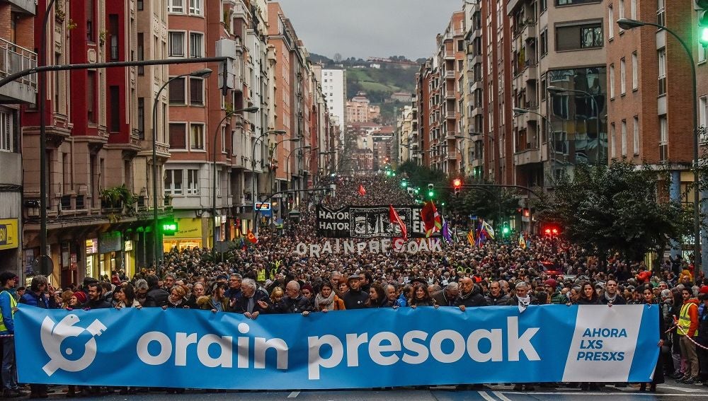 Imagen de la protesta en Bilbao por el fin de la dispersión de los presos de ETA