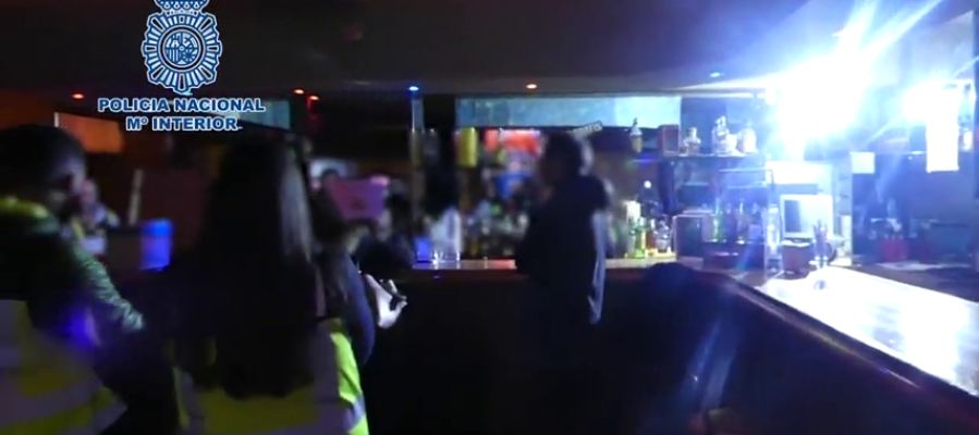 La Policía libera a una mujer con discapacidad que era prostituida en un club de Ávila La Policía libera a una mujer con discapacidad que era prostituida en un club de Ávila
