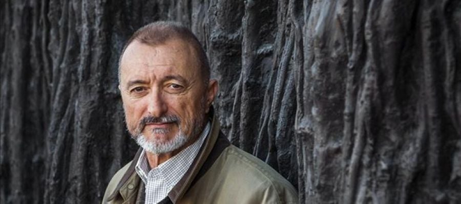 Imagen de archivo de Arturo Pérez Reverte Imagen de archivo de Arturo Pérez Reverte