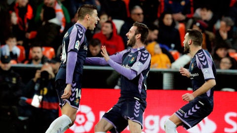 Rub&eacute;n Alcaraz celebrando su gol