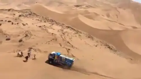 Expulsan a un piloto de camiones del Dakar por darse a la fuga tras atropellar a un espectador Expulsan a un piloto de camiones del Dakar por darse a la fuga tras atropellar a un espectador
