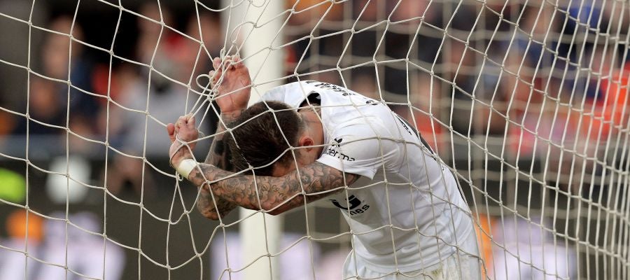 Santi Mina se desespera en el partido contra el Valladolid Santi Mina se desespera en el partido contra el Valladolid