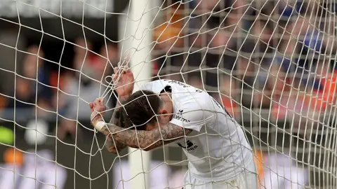 Santi Mina se desespera en el partido contra el Valladolid Santi Mina se desespera en el partido contra el Valladolid