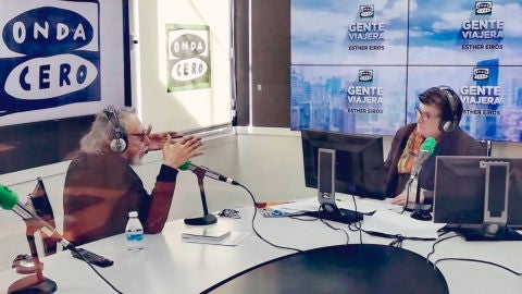 Luis Llongueras con Esther Eiros durante una entrevista en Gente Viajera