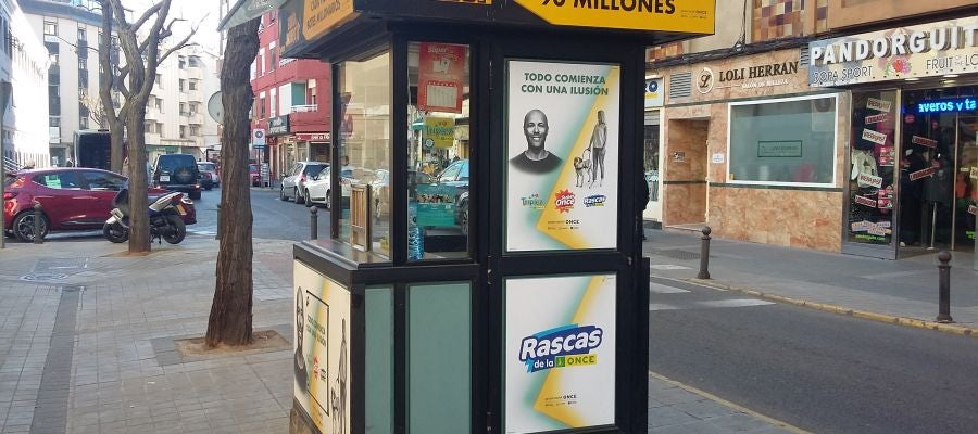 Kiosco de la ONCE en la calle Morería Kiosco de la ONCE en la calle Morería