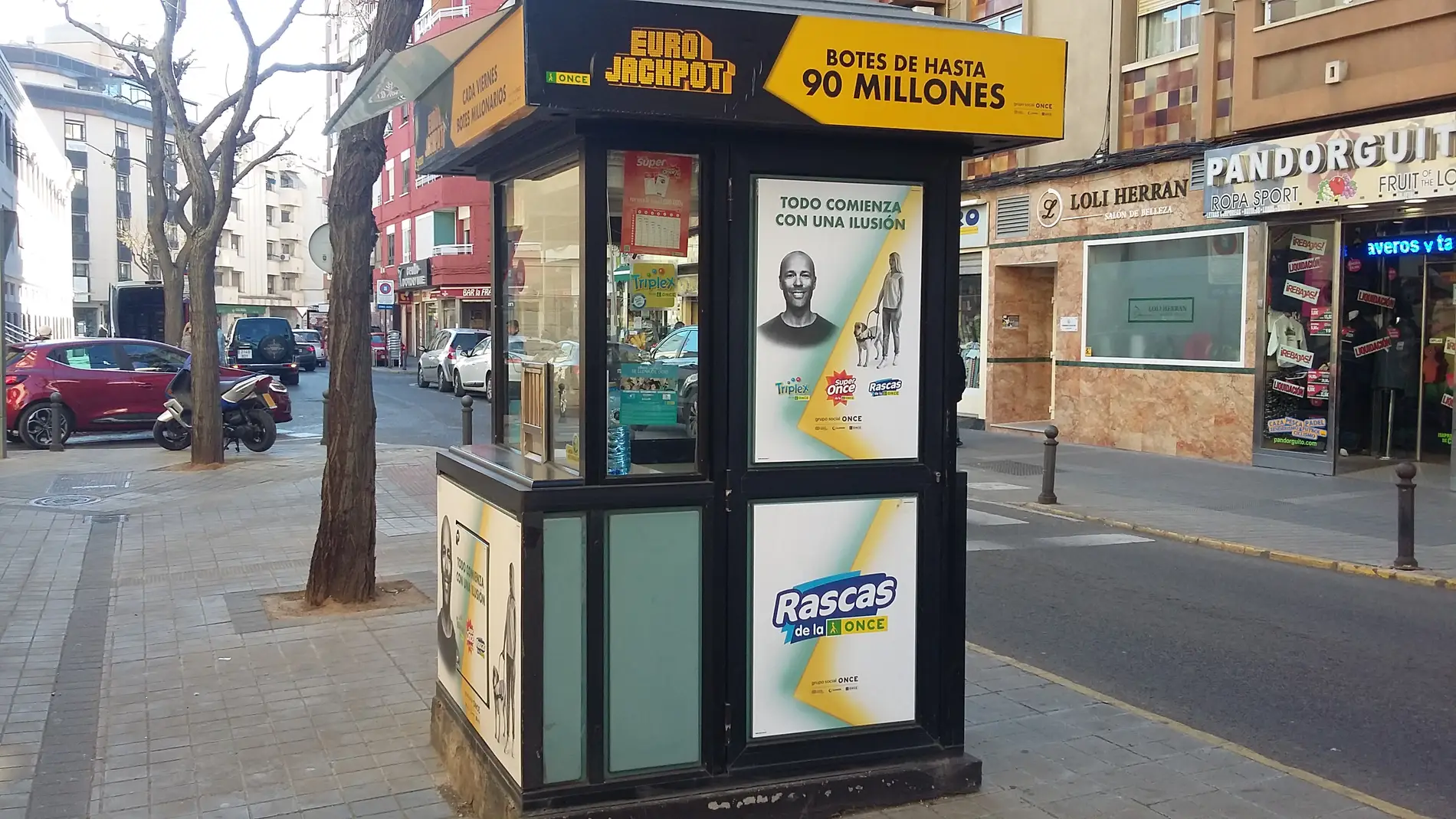 Kiosco de la ONCE en la calle Morería