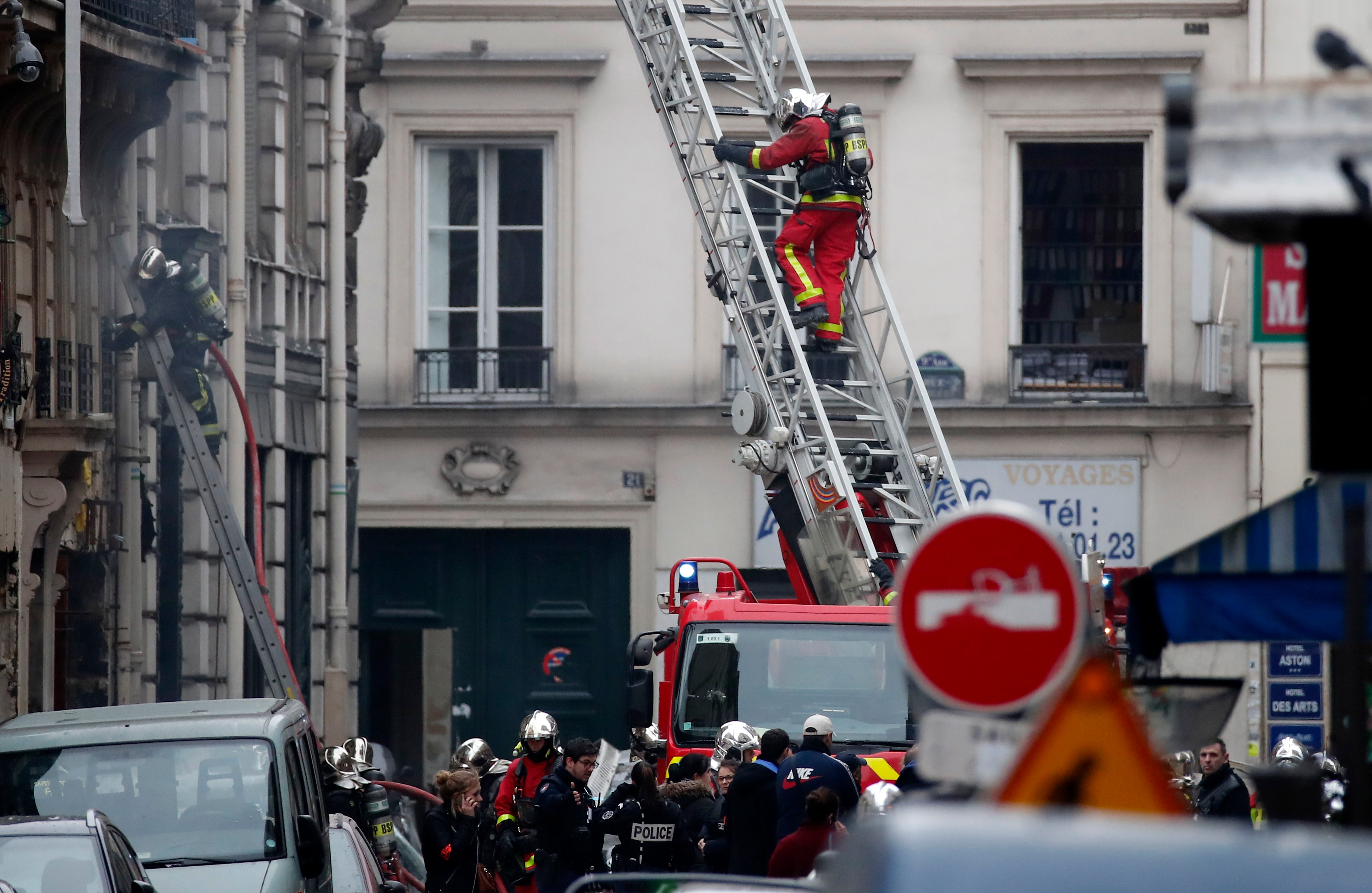 Encuentran el cadáver de una mujer sepultada por la explosión en París Encuentran el cadáver de una mujer sepultada por la explosión en París