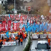 Trabajadores de Alcoa se manifiestan por las calles de La Coruña contra el ERE Trabajadores de Alcoa se manifiestan por las calles de La Coruña contra el ERE