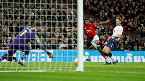 Rashford define en lo que ser&iacute;a el 0-1 del partido