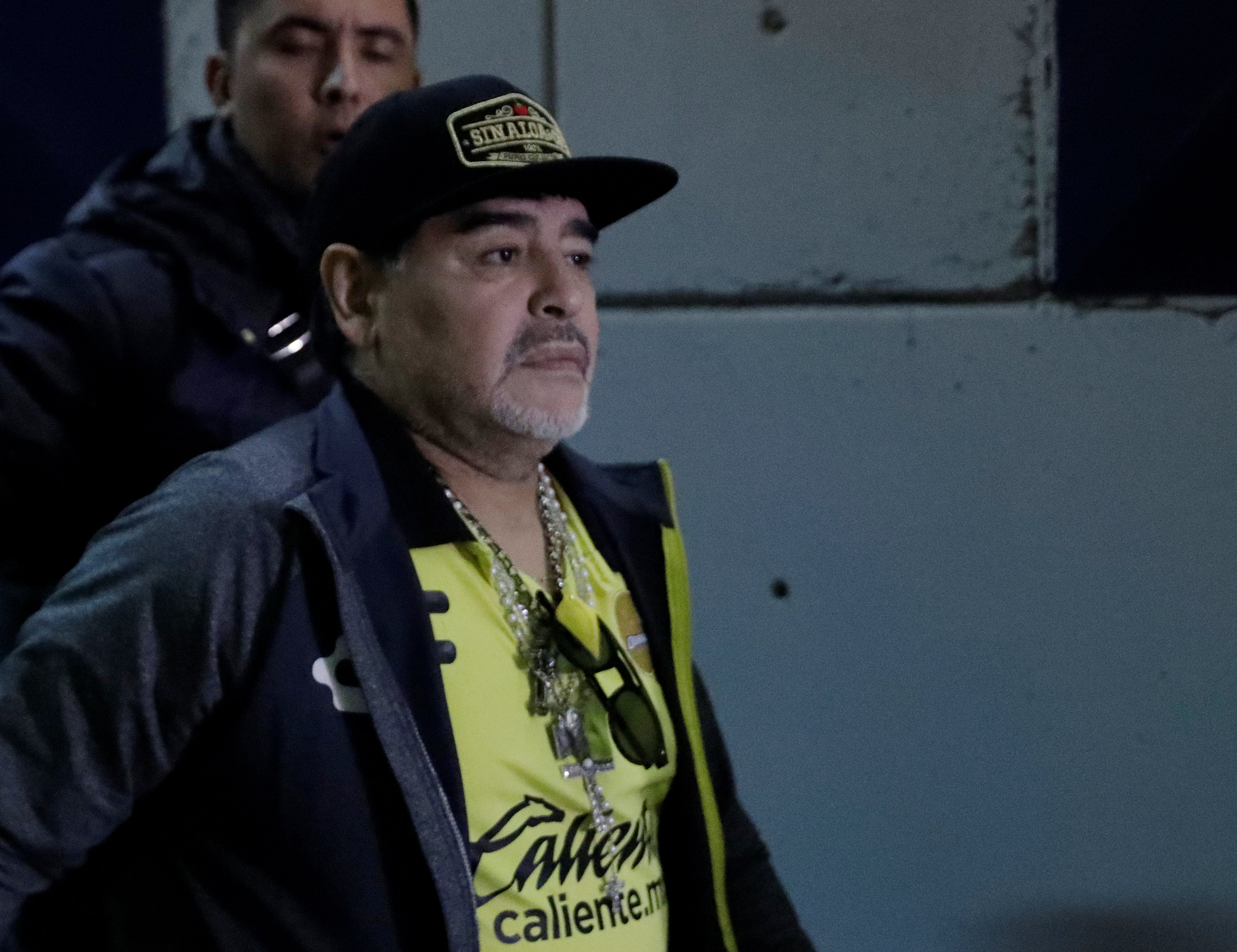 Maradona, operado con éxito de un pequeño sangrado en el estómago Maradona, operado con éxito de un pequeño sangrado en el estómago