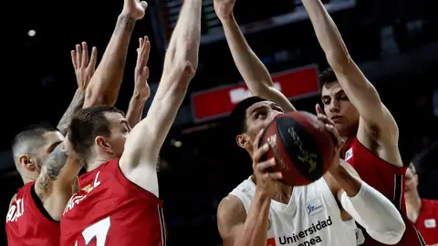 Gustavo Ayón, en el partido contra el Tecnyconta Zaragoza Gustavo Ayón, en el partido contra el Tecnyconta Zaragoza