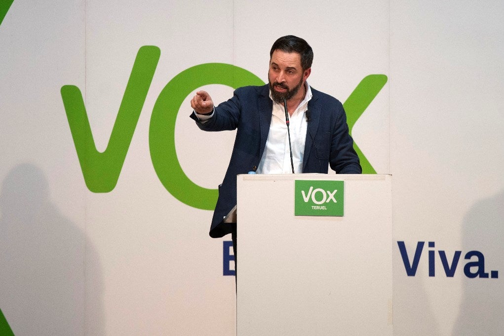 Abascal pide el cese de la consejera de Igualdad de Andalucía: "Basta de insultar nuestra identidad" Abascal pide el cese de la consejera de Igualdad de Andalucía: "Basta de insultar nuestra identidad"