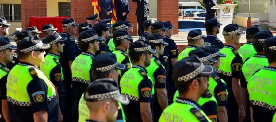 La Unitat d'Atestats i investigació d'accidents, formada per 12 agents especialitzats en la matèria i equipada amb recursos tècnics específics. La Unitat d'Atestats i investigació d'accidents, formada per 12 agents especialitzats en la matèria i equipada amb recursos tècnics específics.