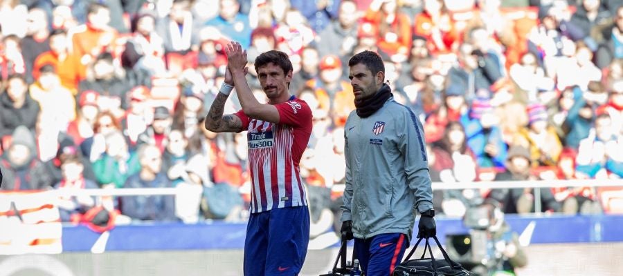 Savic aplaude a la afición en el Wanda Metropolitano Savic aplaude a la afición en el Wanda Metropolitano