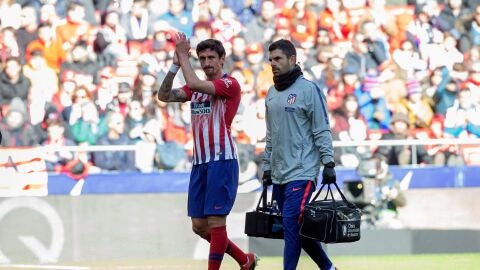 Savic aplaude a la afici&oacute;n en el Wanda Metropolitano