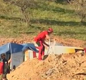 laSexta Noticias 14:00 (14-01-19) Se complica el rescate de Yulen: topan con una zona dura de tierra en el pozo donde cayó el niño en Málaga laSexta Noticias 14:00 (14-01-19) Se complica el rescate de Yulen: topan con una zona dura de tierra en el pozo donde cayó el niño en Málaga
