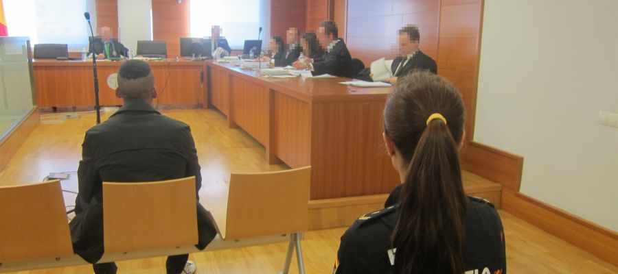 El acusado prestando declaración esta mañana en el juzgado. El acusado prestando declaración esta mañana en el juzgado.