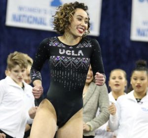 Katelyn Ohashi, gimnasta que representa a la Universidad de UCLA Katelyn Ohashi, gimnasta que representa a la Universidad de UCLA