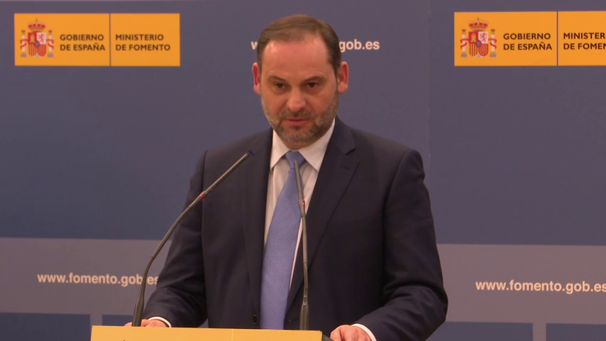 José Luis Ábalos recuerda que son las comunidades quienes deben regular los VTC José Luis Ábalos recuerda que son las comunidades quienes deben regular los VTC