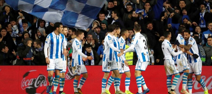 Los jugadores de la Real Sociedad celebran un gol Los jugadores de la Real Sociedad celebran un gol
