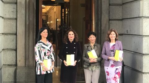 El Gobierno presenta los PGE