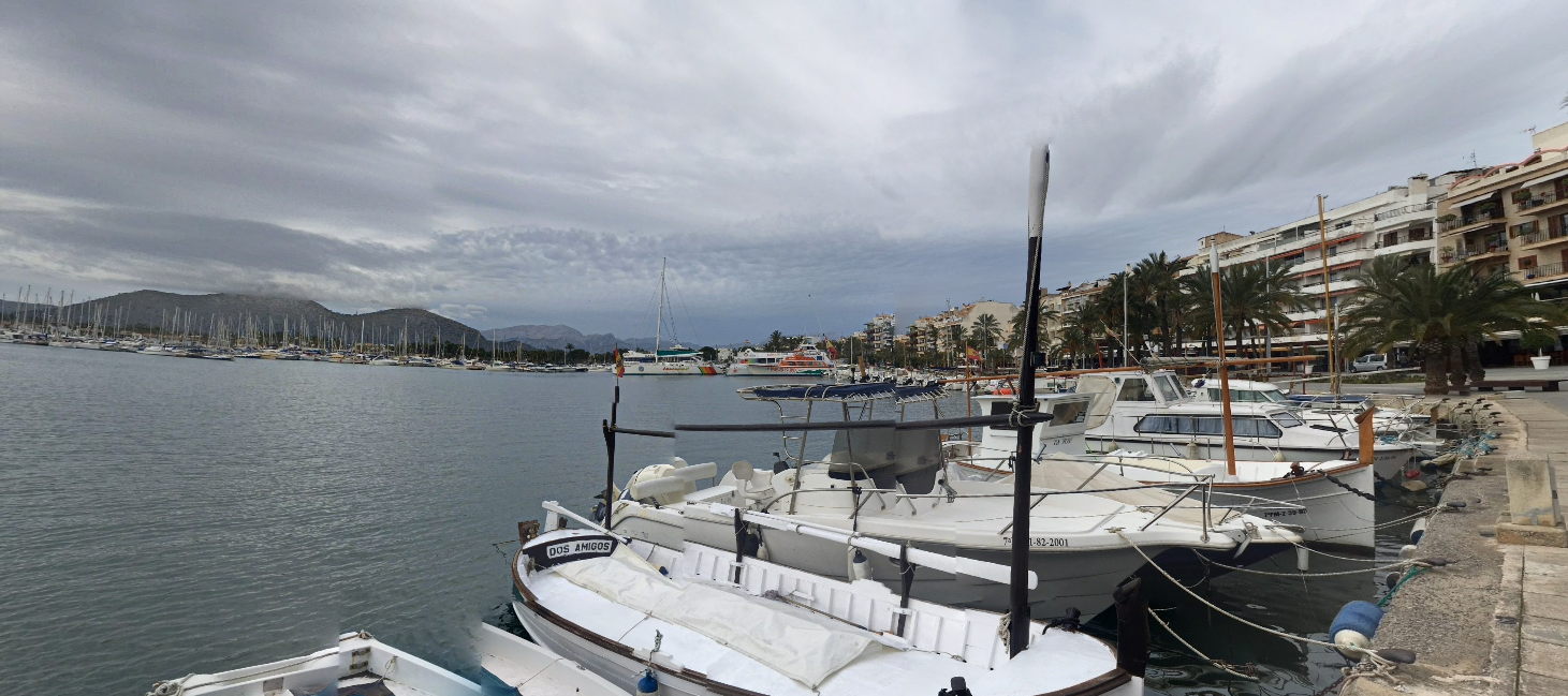 Dos barcos colisionan en el puerto de Alcúdia en Mallorca Dos barcos colisionan en el puerto de Alcúdia en Mallorca