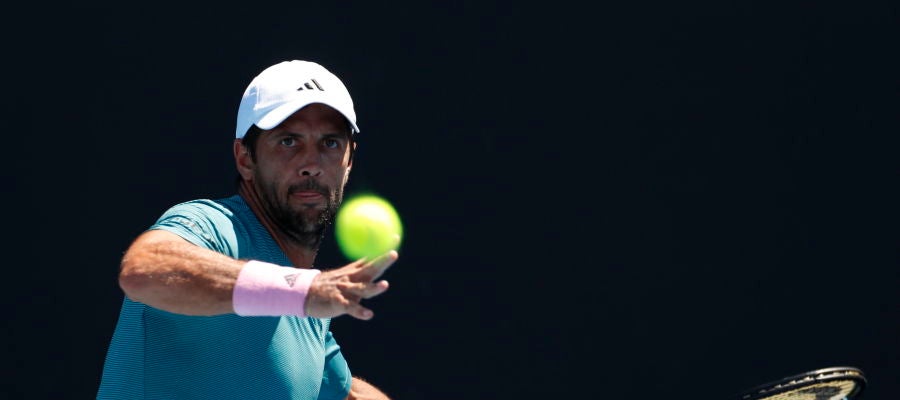 Fernando Verdasco, en acción ante Miomir Kecmanovic Fernando Verdasco, en acción ante Miomir Kecmanovic