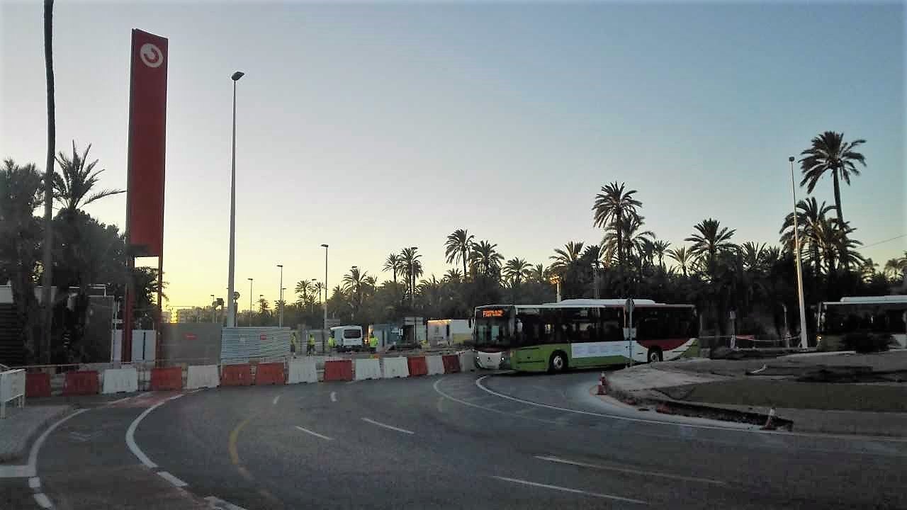 La Avenida de Vicente Quiles en dirección al Puente del Ferrocarril estará cortada hasta mediados de febrero La Avenida de Vicente Quiles en dirección al Puente del Ferrocarril estará cortada hasta mediados de febrero